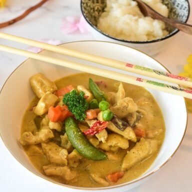 pollo batata y guisantes al curry