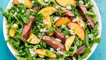 Ensalada de pollo a la plancha con menta y melocotón: receta