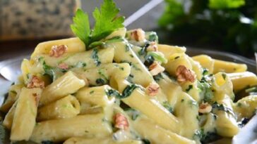 pasta penne de queso y nueces
