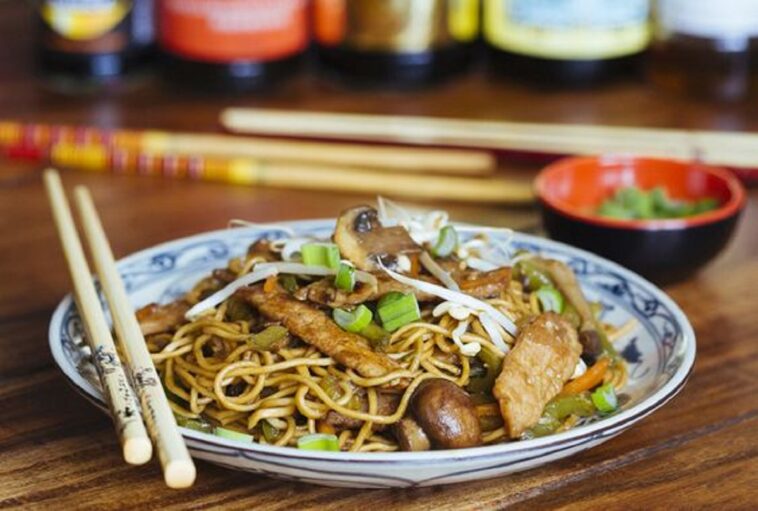 salteado de fideos de cerdo