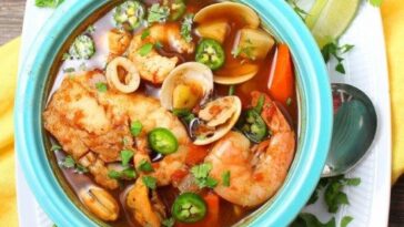 Sopa de pasta mixta con mariscos y pescados de roca: la receta