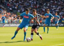 napoli sconfigge la juventus e prende il comando della classifica 1765160737