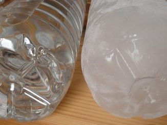 Des bouteilles d'eau minérale