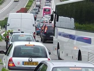 Un embouteillage sur une route