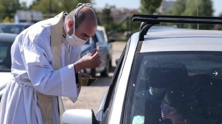 Coronavirus messe drive-in