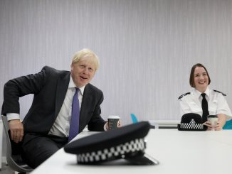 Covid-19 Boris Johnson isolé .