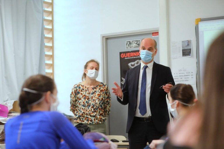 COVID-19: EN CAS DE TROISIÈME VAGUE, BLANQUER N'EXCLUT PAS DE RALLONGER LES VACANCES DE FÉVRIER