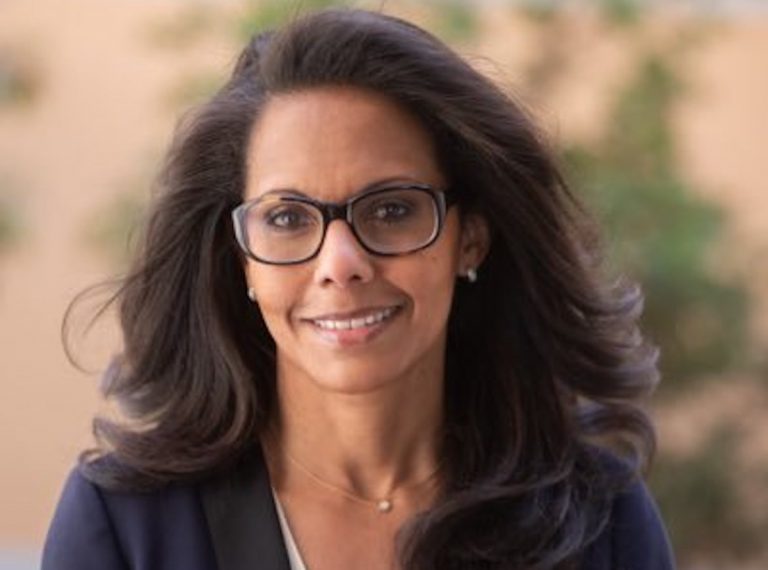 Gérald Darmanin propose une rencontre avec Audrey Pulvar, dénoncée pour diffamation