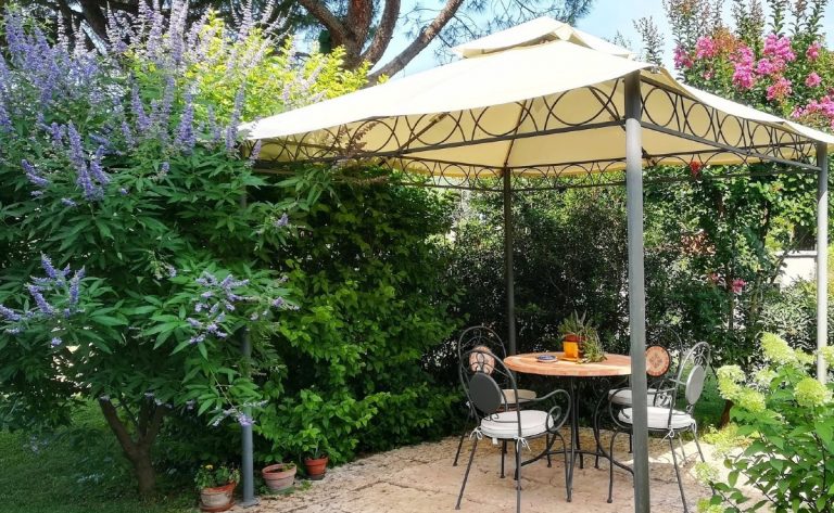 Gazebo-de-jardin-les-meilleurs-pour-la-belle-saison.jpg