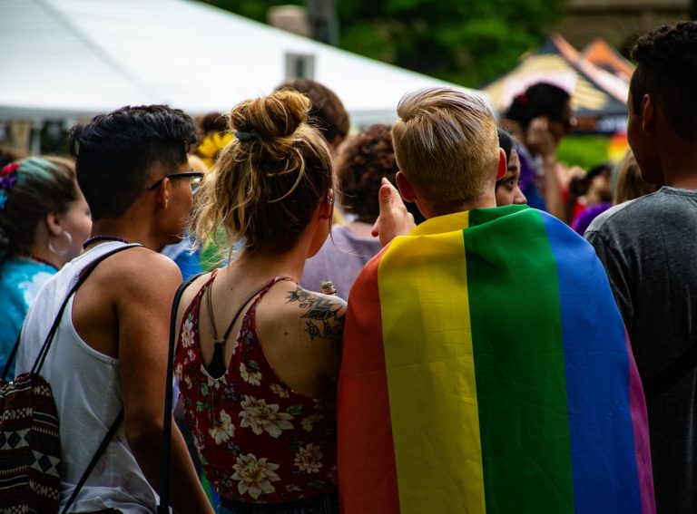 Thérapies de conversion: projet de loi à l'Assemblée Nationale