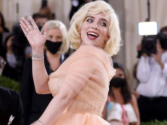 Billie Eilish déclare avoir perdu 100 000 followers sur Instagram parce que "les gens ont peur des gros seins"