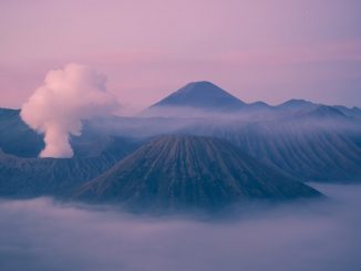 Le volcan Kilauea d'Hawaï entre en éruption à plein régime