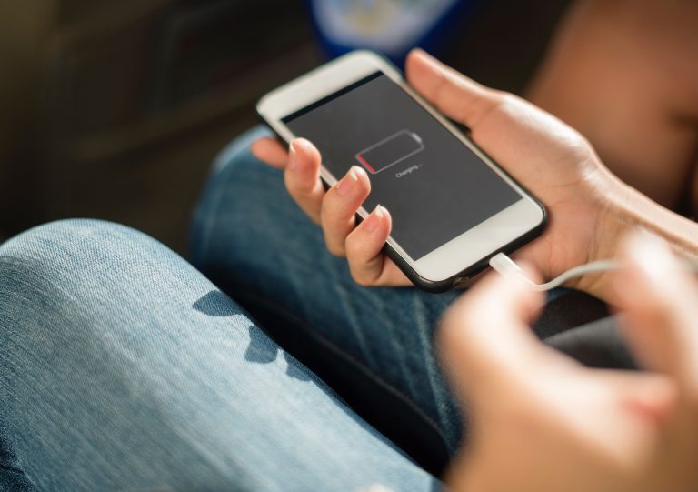 L'Union européenne tend à imposer un Chargeur universel de smartphones