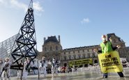 Greenpeace France: « Climat : Total criminel, le Louvre complice »