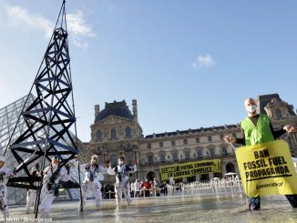 Greenpeace France: « Climat : Total criminel, le Louvre complice »