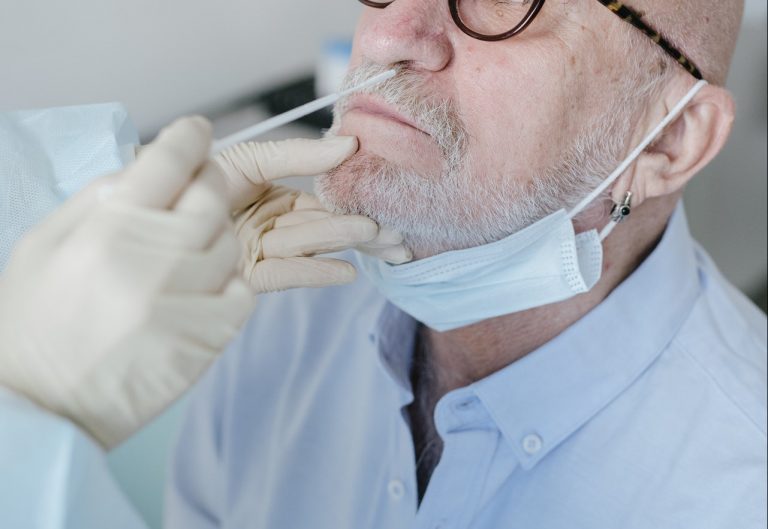 Covid, les sept symptômes qui le prédisent