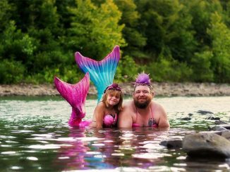 Son papa offre à sa fille un photoshoot sirène pour ses 8 ans