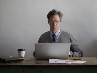 Le PDG d'une grande société de prêts hypothécaires a licencié 900 personnes avec un webinaire sur zoom