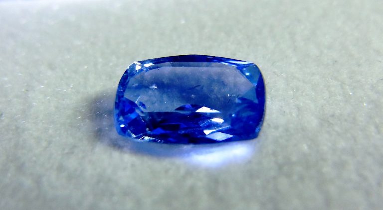 Sri Lanka: un saphir bleu de 310 kg découvert récemment