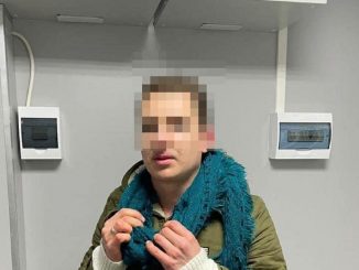 Un homme déguisé en femme tente de quitter l'Ukraine