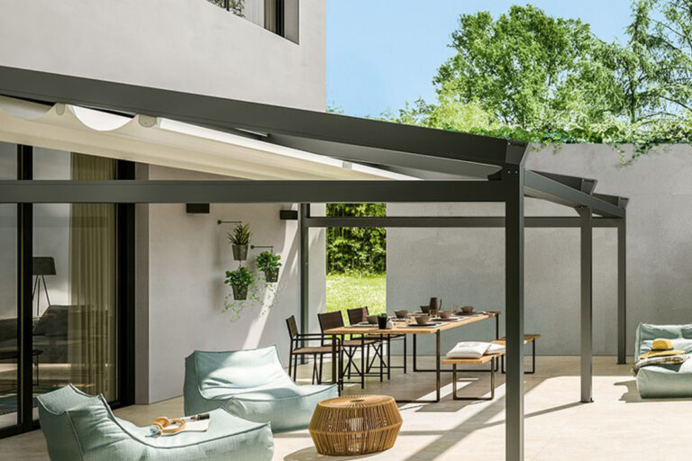Pourquoi utiliser une bâche pour pergola?