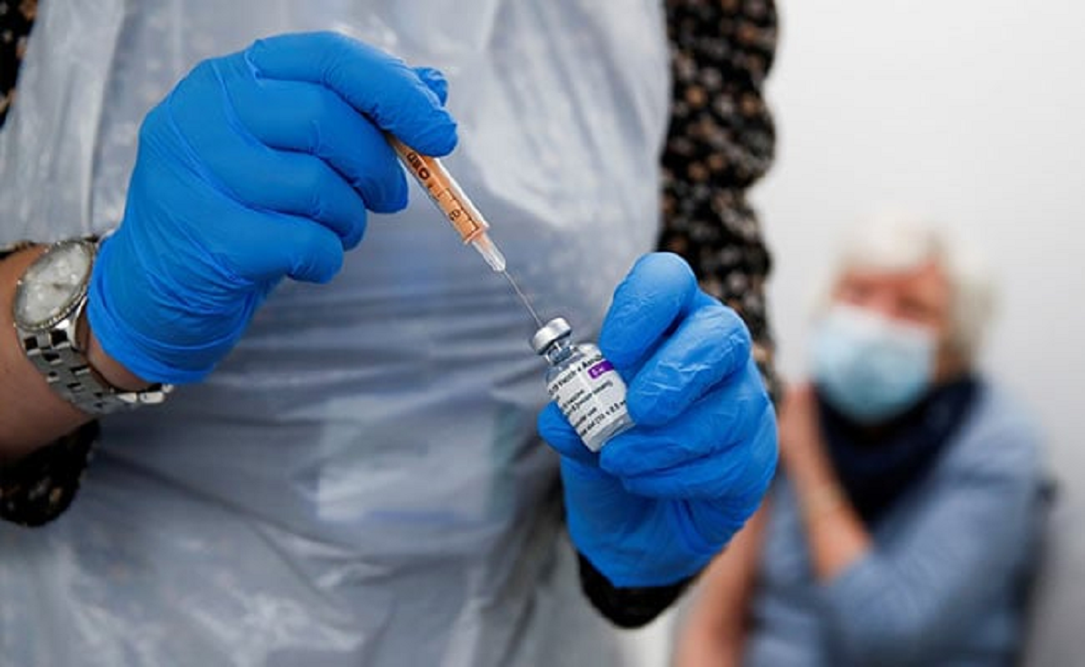 Employers plan ‘no jab, no job’ contracts