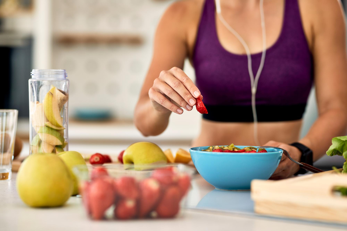 Come raggiungere una buona salute del nostro intestino tramite attività fisica e i giusti alimenti